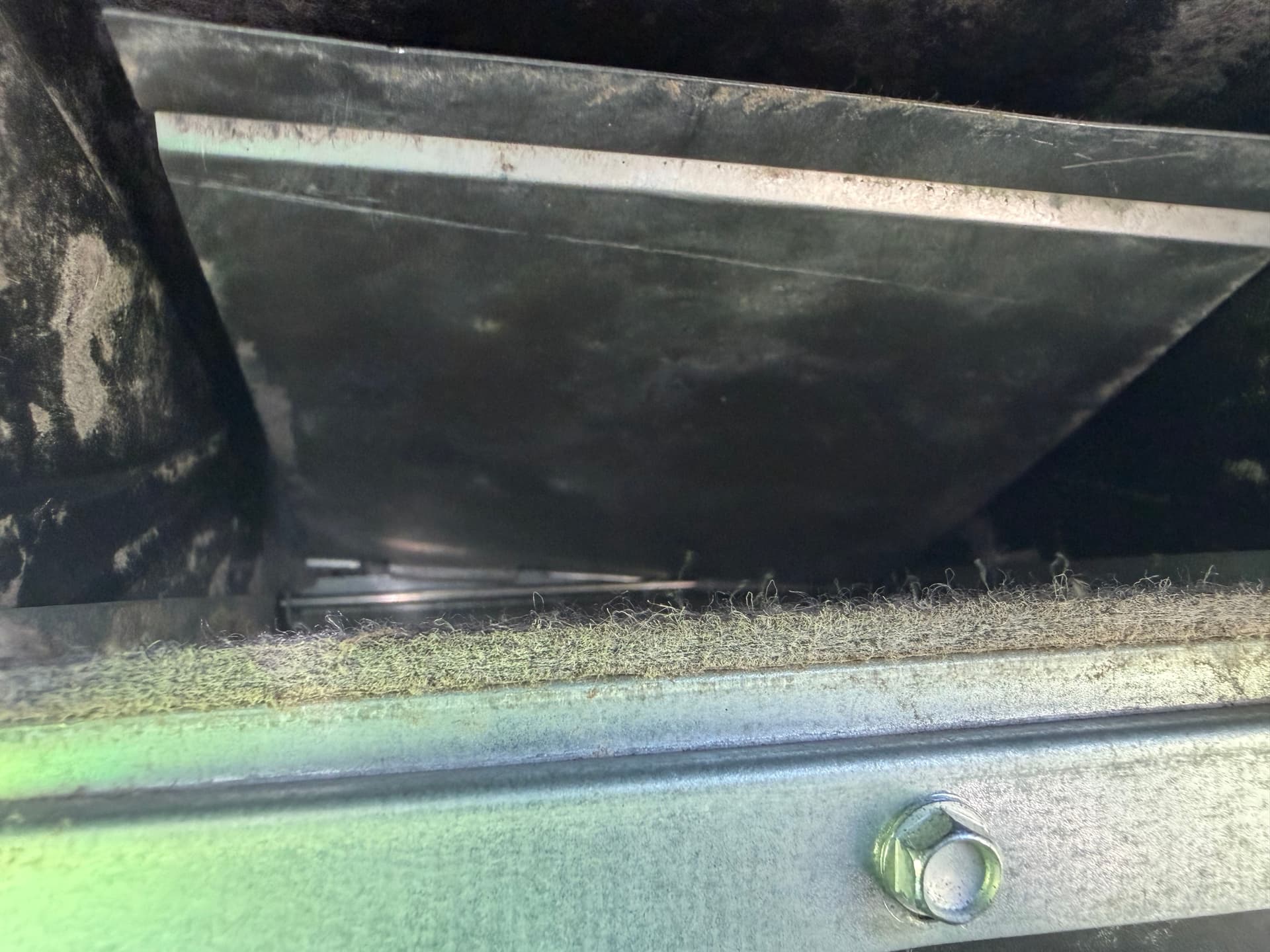 Gallery photos for This Is What a Clogged Dryer Vent Actually Looks Like: Image #7
